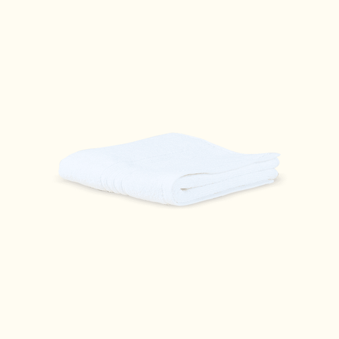Ein gefaltetes Handtuch aus dem Premium Luxushotel-Handtücher 4er Set mit weicher Baumwollqualität und elegantem Erscheinungsbild.
